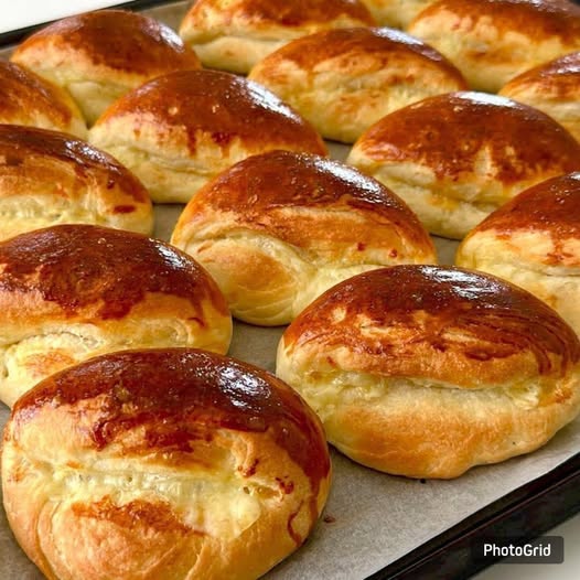 Puf Puf Kabaran Peynirli Katmer Poğaça Tarifi - 1
