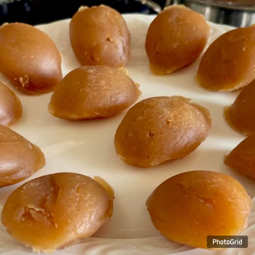 1 Bardak Unla İpek Gibi Un Helvası Tarifi  - 1