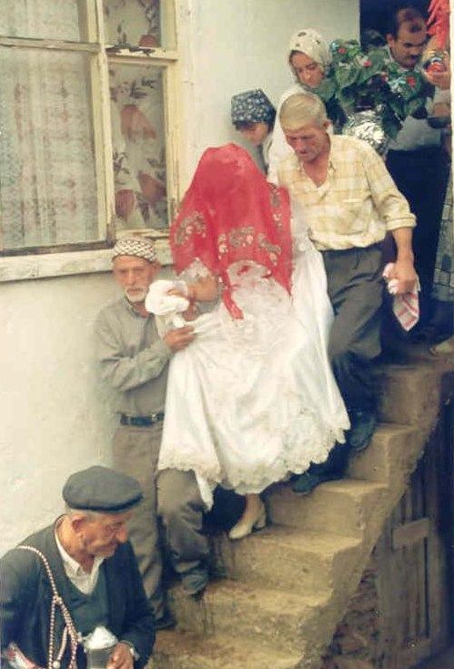 Selçuk yeni evlenmiştir - 1