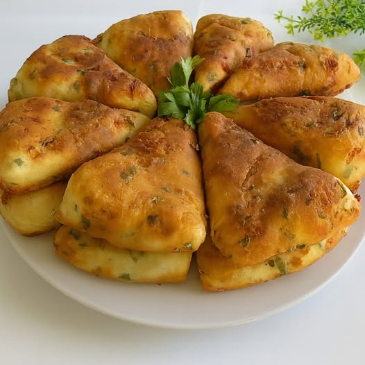 Asla Yağ Çekmeyen 5 Dakikada Mayasız Üçgen Pişi Tarifi - 2