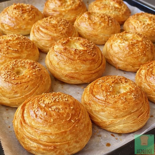 2 Beze ile 1 Tepsi Dolusu Çıtır Börek - 3