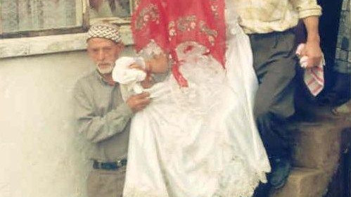 Selçuk yeni evlenmiştir