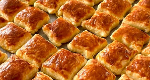 3 Malzemeli Kat Kat Çıtır Börek Tarifi 